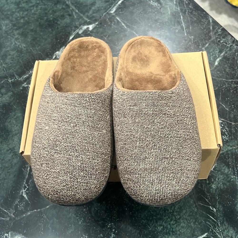 Got Up Cozy Brown Slippers.  New Condition.